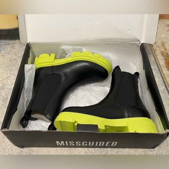 NIB Women Size 6 Contrast Sole Chunky Mid Ankle Boots In Black With Lime Soles - Picture 15 of 15